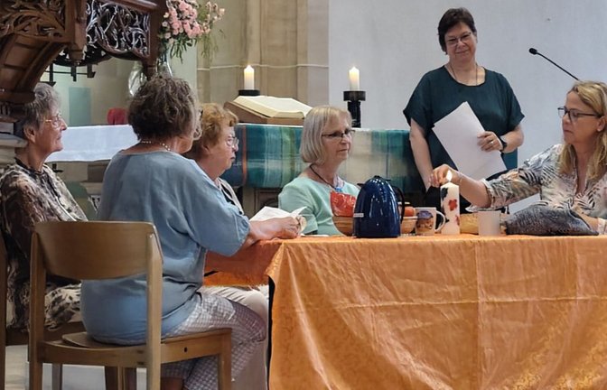 Feiern gemeinsam 20 Jahre Tafel (von links): Andrea Steiger-Pischke, Margarete Duwe, Siglinde Feucht, Ingrid Göbgen, Andrea Magenau, Ulrike Kiesel.  <span class='image-autor'>Foto: p</span>