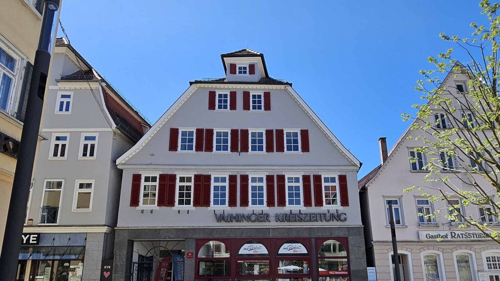 Mitten in Vaihingen hat die Vaihinger Kreiszeitung seit fast 200 Jahren ihren Sitz. Der Verlag wechselt jetzt den Eigentümer. An der lokalen Berichterstattung ändert sich nichts. Foto: Rieger