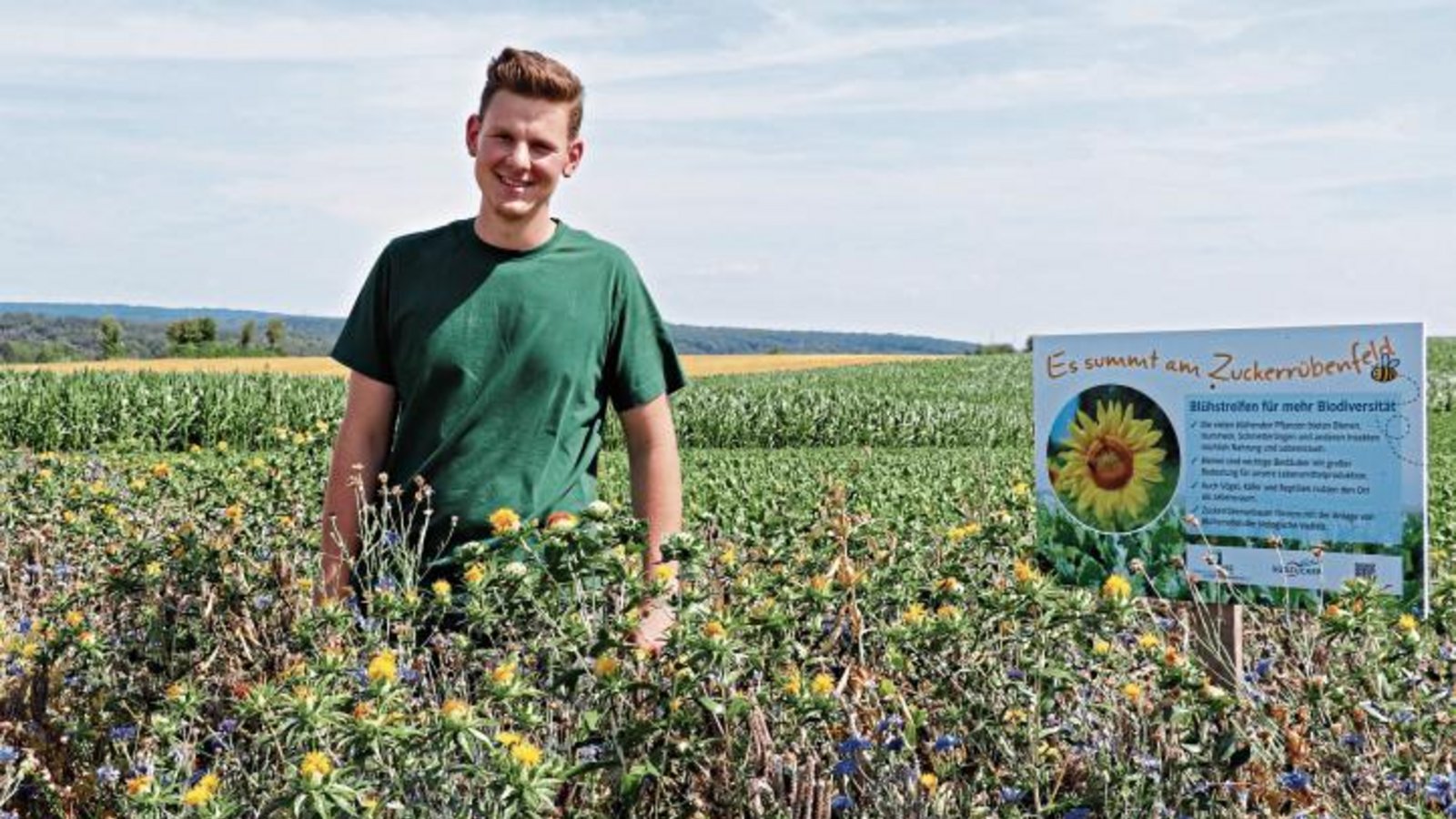 Simon Schray möchte mehr Menschen für die insektenfreundlichen Blühstreifen begeistern. Simon Schray möchte mehr Menschen für die insektenfreundlichen Blühstreifen begeistern.