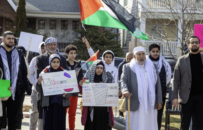In den Tagen vor der Wahl gingen viele Menschen im Bundesstaat Michigan auf die Straße, um gegen den Nahost-Kurs der Biden-Regierung zu protestieren.<span class='image-autor'>Foto: imago///Jim West</span>