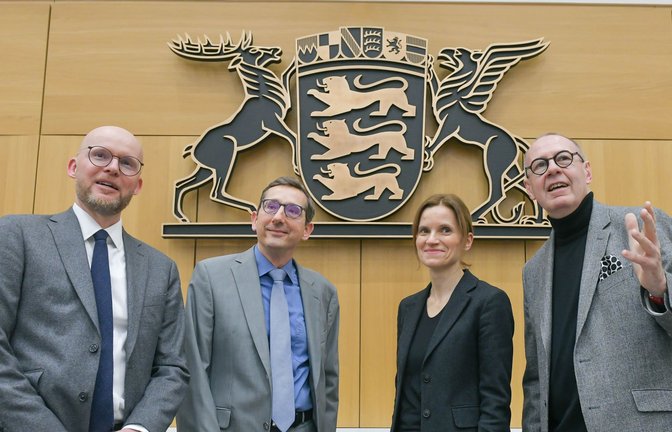 Vor ihrem Arbeitsplatz im Gerichtsgebäude Stuttgart-Stammheim: Die Richter Lars Kemmner, Mathias Mangold, Carolin Bourgun und Herbert Anderer (von links).<span class='image-autor'>Foto: LICHTGUT/Max Kovalenko</span>