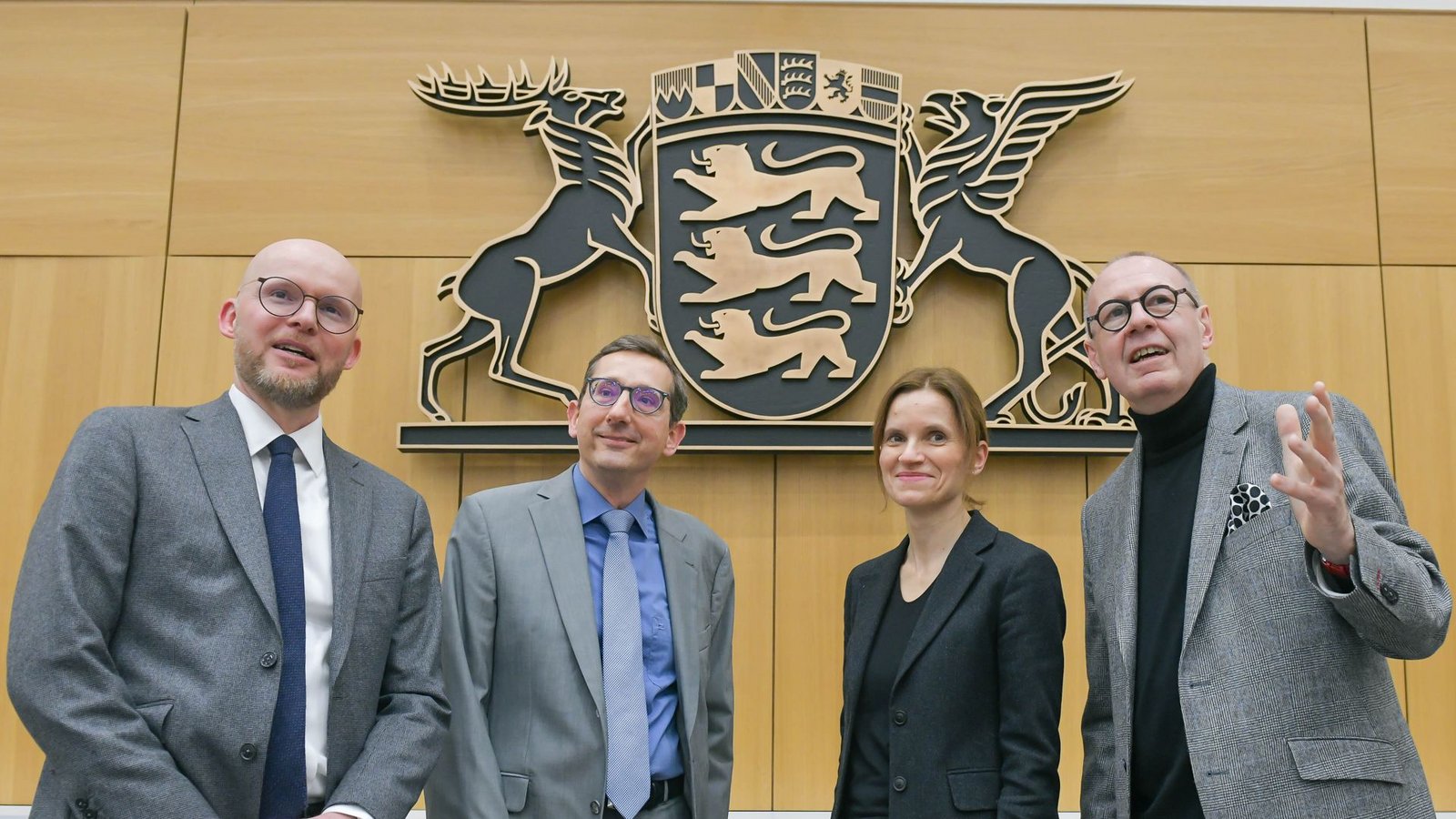 Vor ihrem Arbeitsplatz im Gerichtsgebäude Stuttgart-Stammheim: Die Richter Lars Kemmner, Mathias Mangold, Carolin Bourgun und Herbert Anderer (von links).Foto: LICHTGUT/Max Kovalenko Vor ihrem Arbeitsplatz im Gerichtsgebäude Stuttgart-Stammheim: Die Richter Lars Kemmner, Mathias Mangold, Carolin Bourgun und Herbert Anderer (von links).Foto: LICHTGUT/Max Kovalenko