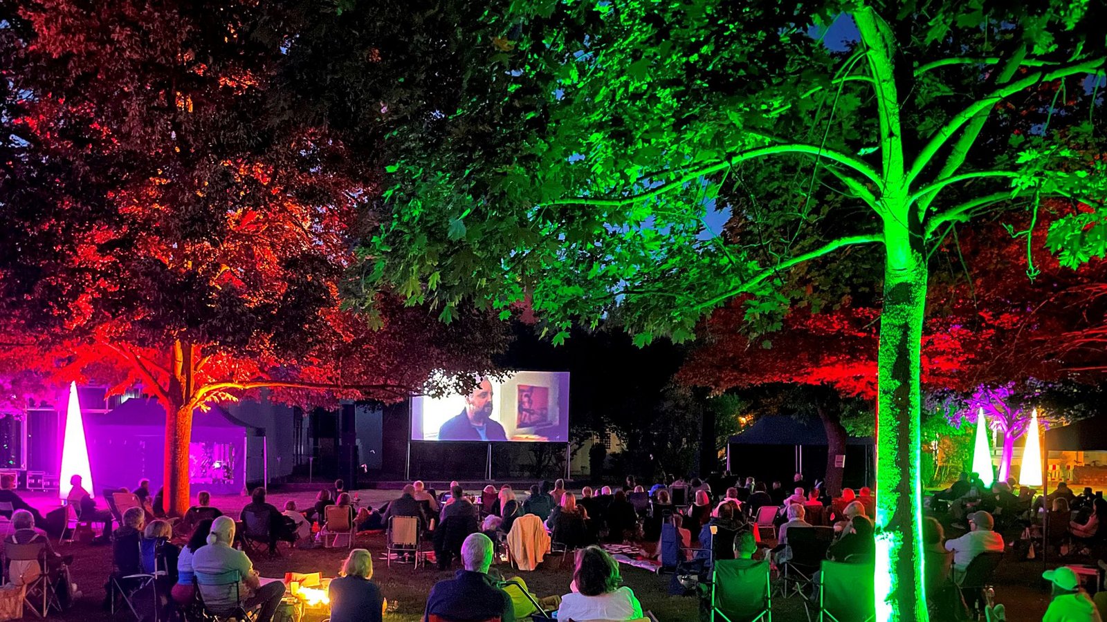 Eine Open-Air-Veranstaltung des Kinomobils hat in Oftersheim ein breites Publikum angesprochen. Der Verein zeigt auch Filme für Kinder und Jugendliche.Foto: Kinomobil Eine Open-Air-Veranstaltung des Kinomobils hat in Oftersheim ein breites Publikum angesprochen. Der Verein zeigt auch Filme für Kinder und Jugendliche.Foto: Kinomobil