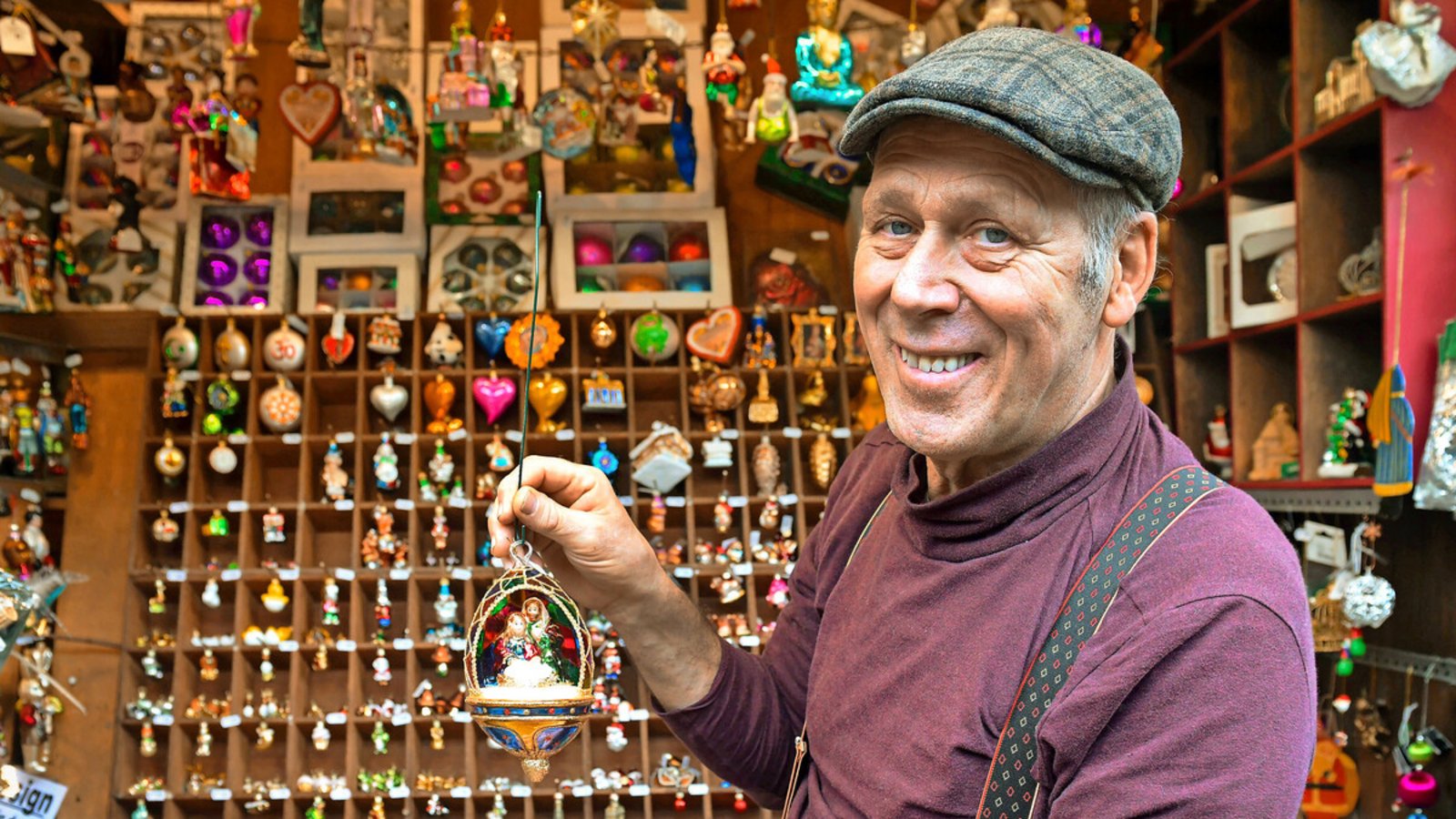 Am Stand von Karl-Heinz Regele gibt es eine große Auswahl an ausgefallenem Baumschmuck.Foto: /Max Kovalenko Am Stand von Karl-Heinz Regele gibt es eine große Auswahl an ausgefallenem Baumschmuck.Foto: /Max Kovalenko