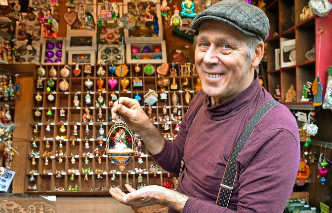 Am Stand von Karl-Heinz Regele gibt es eine große Auswahl an ausgefallenem Baumschmuck.<span class='image-autor'>Foto: /Max Kovalenko</span>