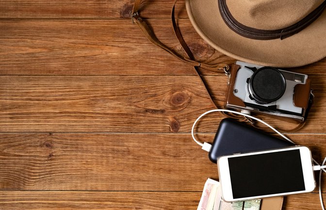 Unter welchen Bedingungen Sie eine Powerbank mit ins Flugzeug nehmen dürfen, haben wir im Artikel zusammengefasst.<span class='image-autor'>Foto: Rasulov / shutterstock.com</span>