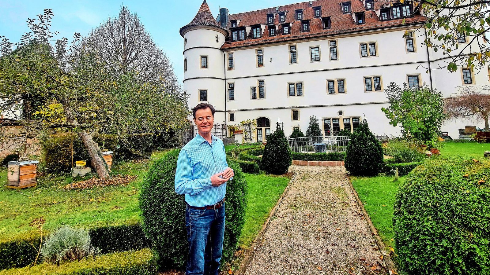 Johannes Schwanke lebt mit seiner Frau und seinen vier Söhnen im Bühler Schloss.Foto: Gerlinde Wicke-Naber Johannes Schwanke lebt mit seiner Frau und seinen vier Söhnen im Bühler Schloss.Foto: Gerlinde Wicke-Naber