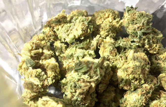 Neben Cannabis beschlagnahmte die Polizei auch Kokain. (Symbolbild)<span class='image-autor'>Foto: dpa/Lino Mirgeler</span>