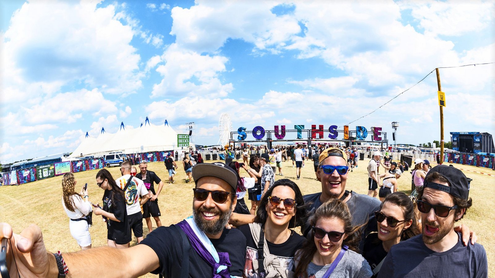 Zahlreiche Besucher genießen die Stimmung beim „Southside“-Festival in Neuhausen ob Eck.Foto: Patrick Nädele Zahlreiche Besucher genießen die Stimmung beim „Southside“-Festival in Neuhausen ob Eck.Foto: Patrick Nädele