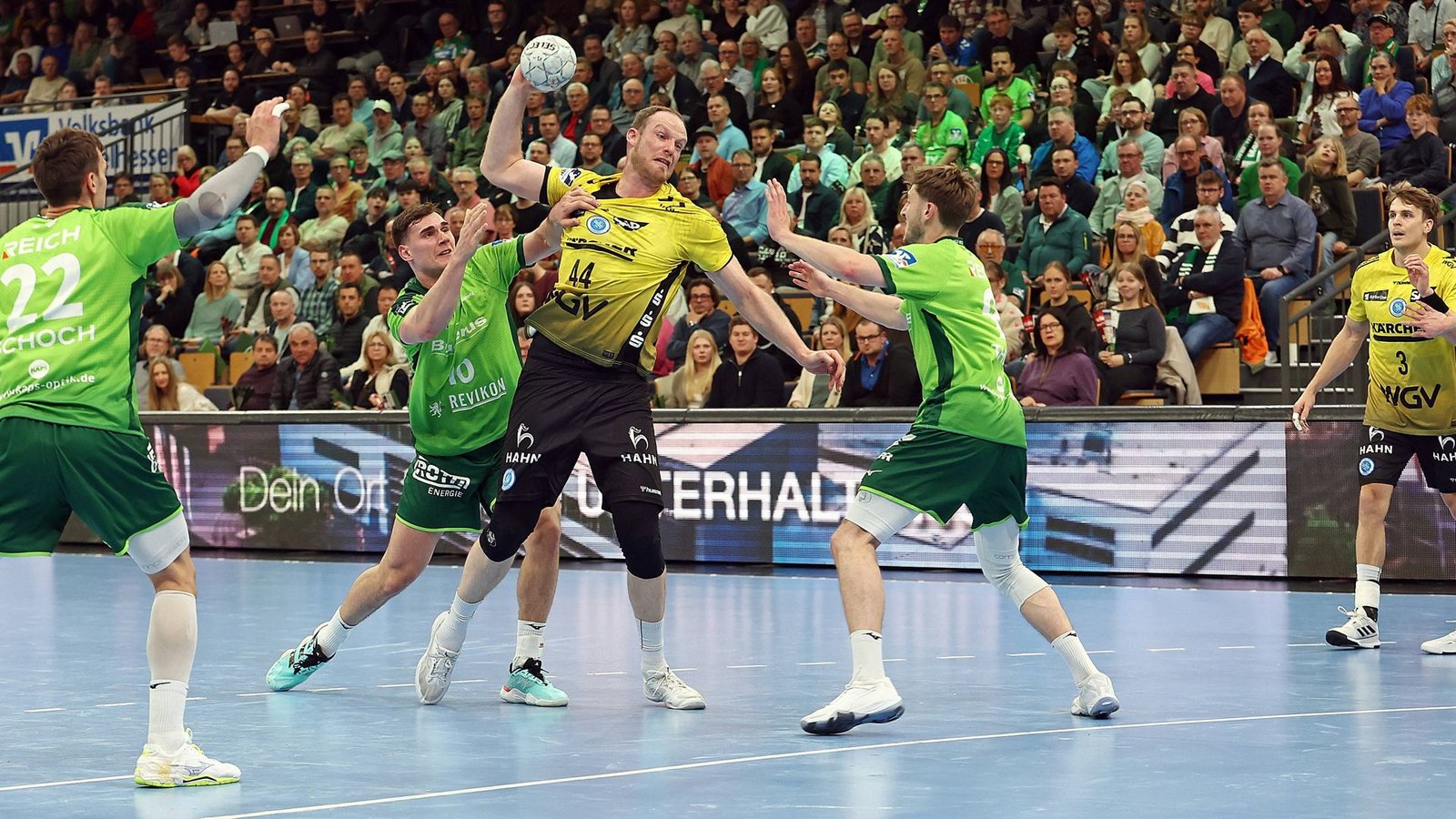 TVB-Rückraumspieler Lenny Rubin wirft im Spiel bei seinem Ex-Club HSG Wetzlar acht Tore – zum Sieg reicht es nicht.Foto: IMAGO/Oliver Vogler TVB-Rückraumspieler Lenny Rubin wirft im Spiel bei seinem Ex-Club HSG Wetzlar acht Tore – zum Sieg reicht es nicht.Foto: IMAGO/Oliver Vogler