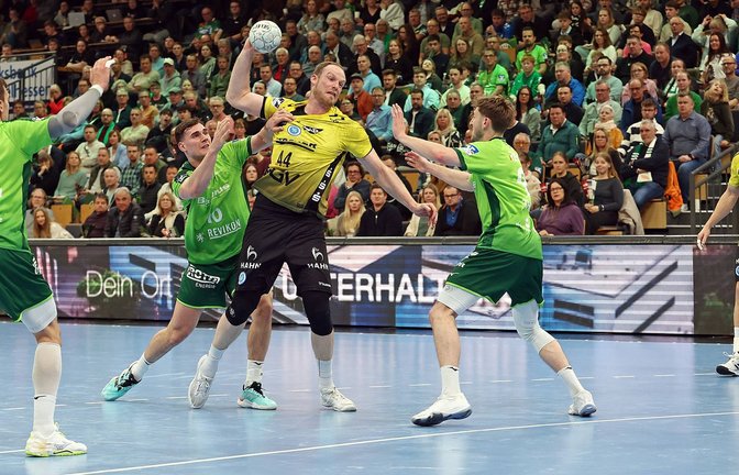 TVB-Rückraumspieler Lenny Rubin wirft im Spiel bei seinem Ex-Club HSG Wetzlar acht Tore – zum Sieg reicht es nicht.<span class='image-autor'>Foto: IMAGO/Oliver Vogler</span>