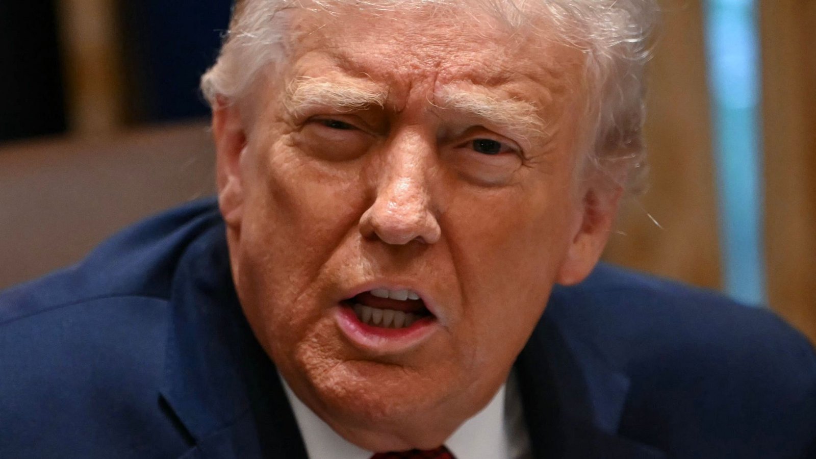 Das Weiße Haus erklärt Trumps Pflaster an der rechten Hand mit seinem vielen Händeschütteln (Archivfoto).Foto: AFP/ANDREW CABALLERO-REYNOLDS Das Weiße Haus erklärt Trumps Pflaster an der rechten Hand mit seinem vielen Händeschütteln (Archivfoto).Foto: AFP/ANDREW CABALLERO-REYNOLDS