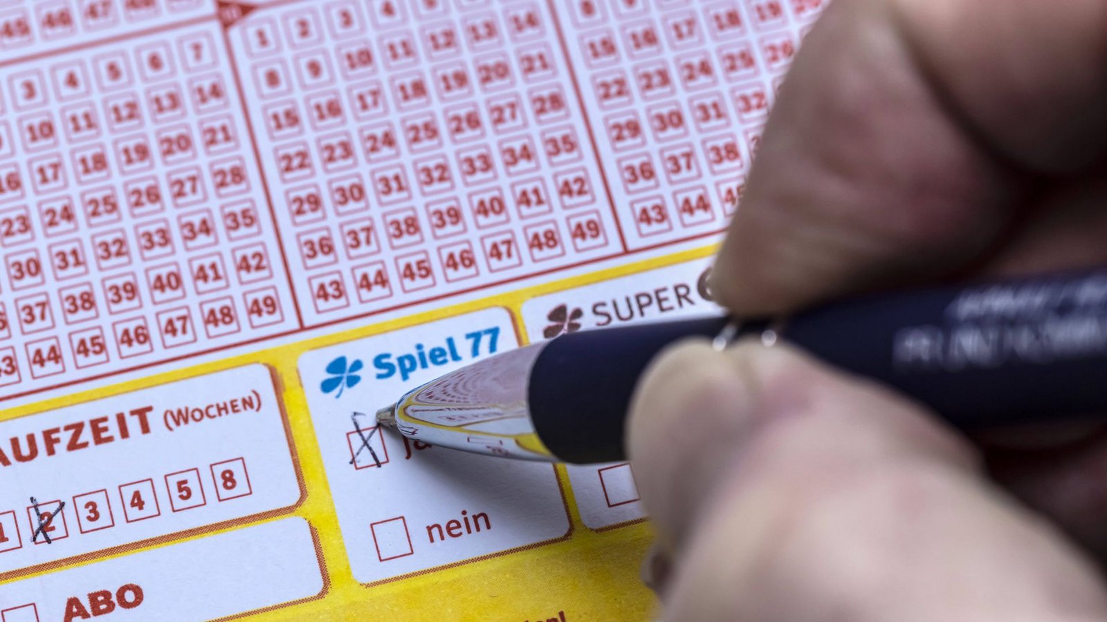 Das Kreuzchen beim Spiel 77 bescherte dem Glückspilz den Millionengewinn.Foto: imago images/Arnulf Hettrich Das Kreuzchen beim Spiel 77 bescherte dem Glückspilz den Millionengewinn.Foto: imago images/Arnulf Hettrich