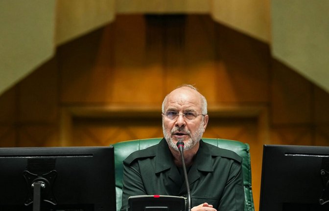 Irans Parlamentspräsident Ghalibaf droht den USA Konsequenzen an. (Archivbild)<span class='image-autor'>Foto: Hamed Malekpour/Khane Melat/dpa</span>