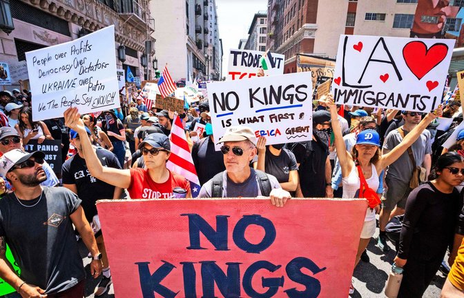 „No Kings“, keine Könige – das ist das Motto der Demonstranten, nicht nur in Los Angeles.<span class='image-autor'>Foto: AFP/Ringo Chiu</span>