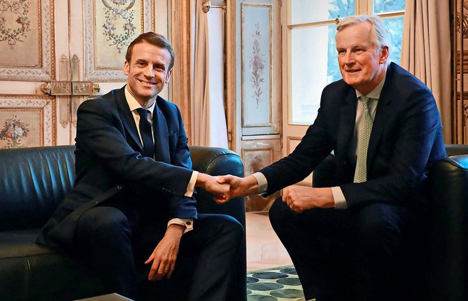 Ein Archivbild aus dem Jahr 2020: Michel Barnier (re.), damals Brexit-Chefunterhändler der EU, besucht Emmanuel Macron im Pariser Elysee-Palast.<span class='image-autor'>Foto: dpa/Ludovic Marin</span>