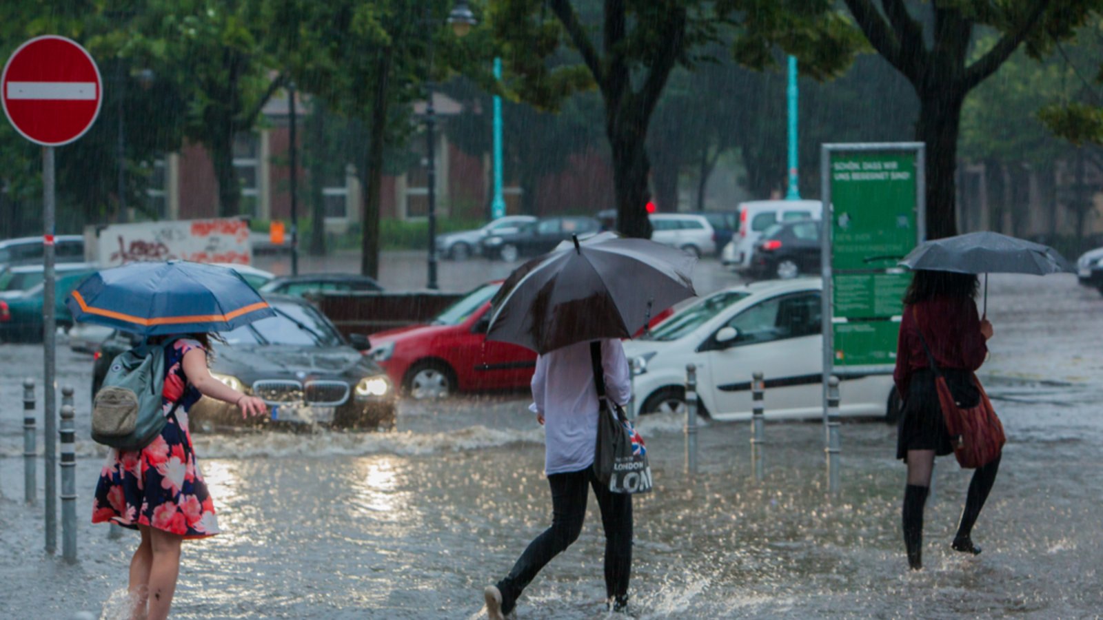 Der Dauerregen kann zu Überschwemmungen führen.Foto: christianthiel.net / shutterstock.com Der Dauerregen kann zu Überschwemmungen führen.Foto: christianthiel.net / shutterstock.com