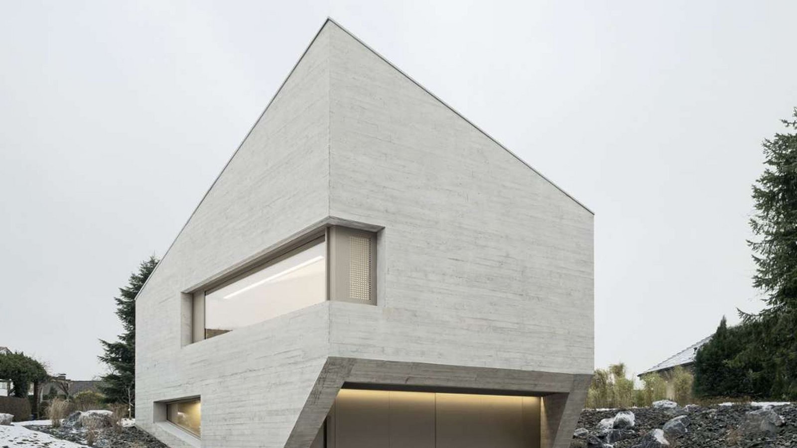 Der Stuttgarter Architekt Thomas Steimle entwarf dieses Einfamilienhaus aus Beton mit sechseckigem Grundriss für eine vierköpfige Familie in Pliezhausen. Das Haus E20 hat viele Preise erhalten, jüngst für „Beispielhaftes Bauen“ von der Architektenkammer Baden-Württemberg.Foto: Brigida González/Steimle Architekten Der Stuttgarter Architekt Thomas Steimle entwarf dieses Einfamilienhaus aus Beton mit sechseckigem Grundriss für eine vierköpfige Familie in Pliezhausen. Das Haus E20 hat viele Preise erhalten, jüngst für „Beispielhaftes Bauen“ von der Architektenkammer Baden-Württemberg.Foto: Brigida González/Steimle Architekten