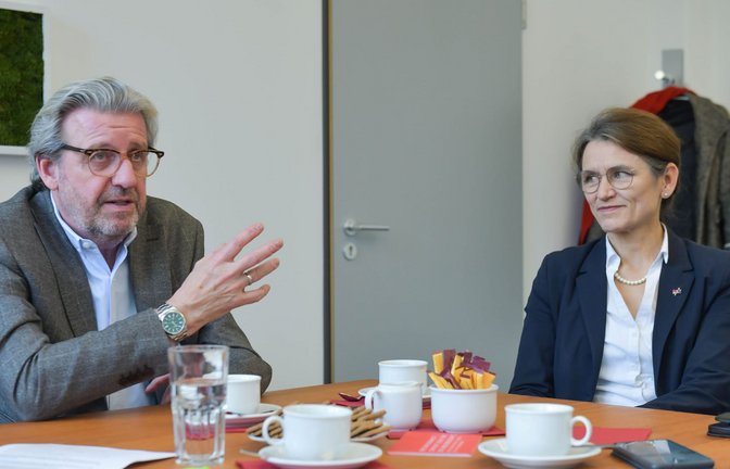 Gesamtmetallchef Stefan Wolf im Gespräch mit DHBW-Präsidentin Martina Klärle.<span class='image-autor'>Foto: Lichtgut/Max Kovalenko</span>