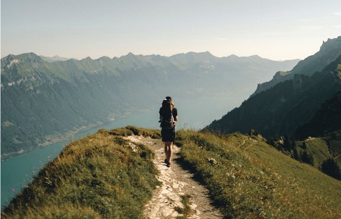 Dieser Ausblick und die Steuererklärung im Kopf? Ganz normal, sagt Dorothee Salchow, Coachin für Positive Psychologie.<span class='image-autor'>Foto: Unsplash/Joel & Jasmin Førestbird</span>