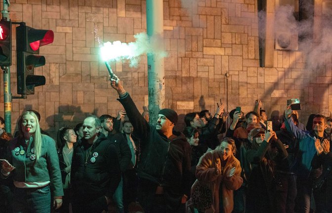 Wütende Proteste gegen die serbische Regierung.<span class='image-autor'>Foto: Marko Drobnjakovic/dpa</span>