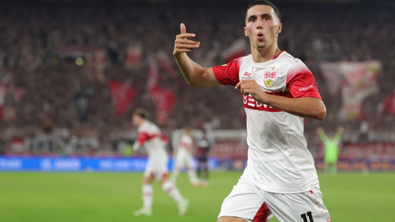 Oh la la – der VfB-Techniker Bilal El Khannouss bietet eine glänzende Vorstellung.Baumann/Volker Mueller Oh la la – der VfB-Techniker Bilal El Khannouss bietet eine glänzende Vorstellung.Baumann/Volker Mueller