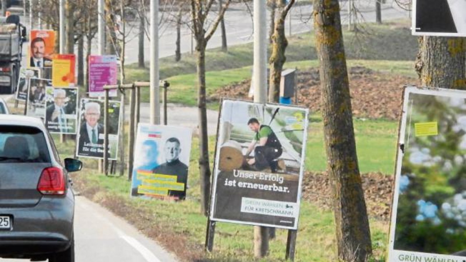 Noch drei Wochen bis zum großen Wahltag. Ob die Plakatflut (hier an der Neuen Bahnhofstraße in Vaihingen) was bringt? Foto: Arning Noch drei Wochen bis zum großen Wahltag. Ob die Plakatflut (hier an der Neuen Bahnhofstraße in Vaihingen) was bringt? Foto: Arning