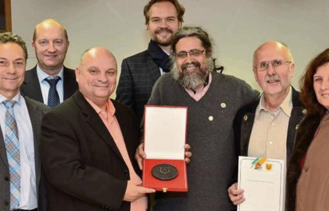 Andreas Baitinger, Gerald Machner, Bürgermeister Jürgen Scholz, Michael Weber, Professor Ferreira, Wolfgang Fessler und Ordencia Gonzales (von links) bei der Feier. Foto: p