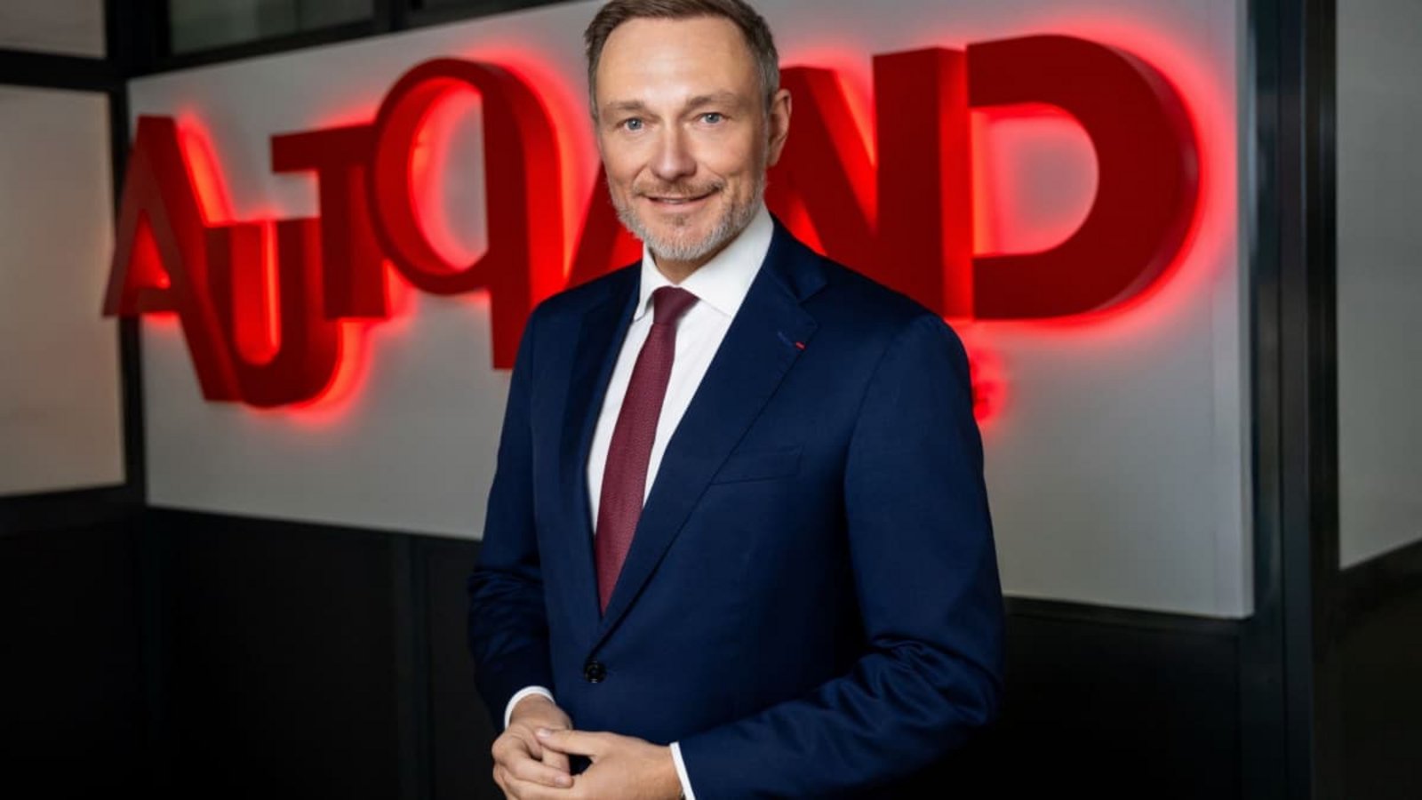 Christian Lindner ist seit Anfang 2026 stellvertretender Vorstandsvorsitzender der Autoland AG, die Auto.de im November 2025 übernommen hatte.Luca Geselle/Autoland AG/obs/dpa Christian Lindner ist seit Anfang 2026 stellvertretender Vorstandsvorsitzender der Autoland AG, die Auto.de im November 2025 übernommen hatte.Luca Geselle/Autoland AG/obs/dpa