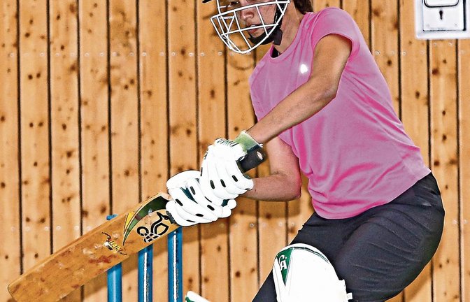 Übt mit Begeisterung ihre Sportart aus: Vidya Kamath vom Stuttgart Cricket Verein  Foto: Baumann