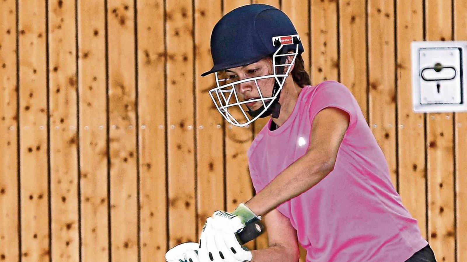 Übt mit Begeisterung ihre Sportart aus: Vidya Kamath vom Stuttgart Cricket Verein  Foto: Baumann