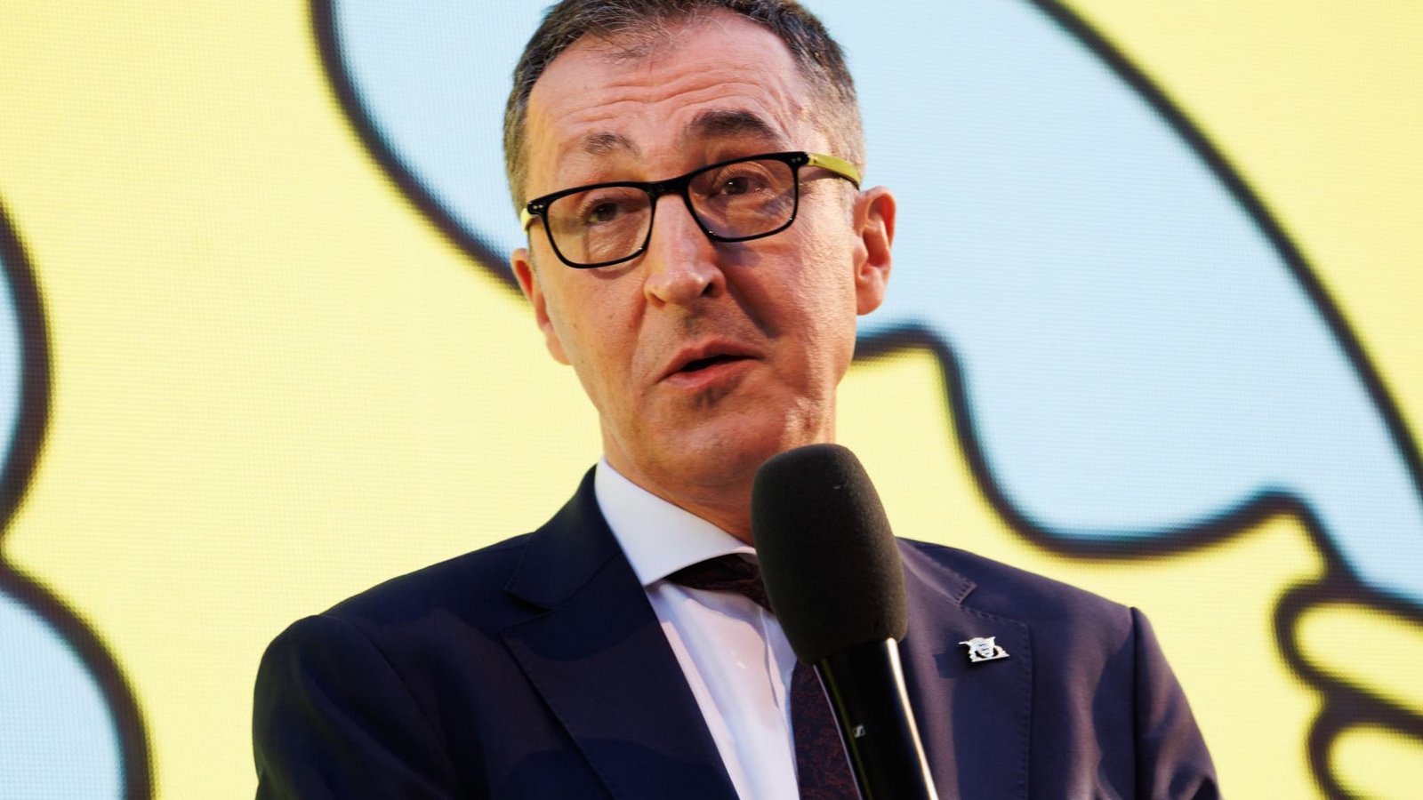 Cem Özdemir (Grüne) hat zum ersten Mal als Ministerpräsident das traditionelle Sommerfest der Landesregierung in Berlin eröffnet.Carsten Koall/dpa Cem Özdemir (Grüne) hat zum ersten Mal als Ministerpräsident das traditionelle Sommerfest der Landesregierung in Berlin eröffnet.Carsten Koall/dpa