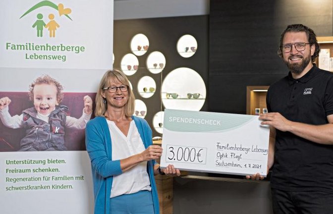 Karin Eckstein vom Lebensweg und Stefan Flegl. Foto: p