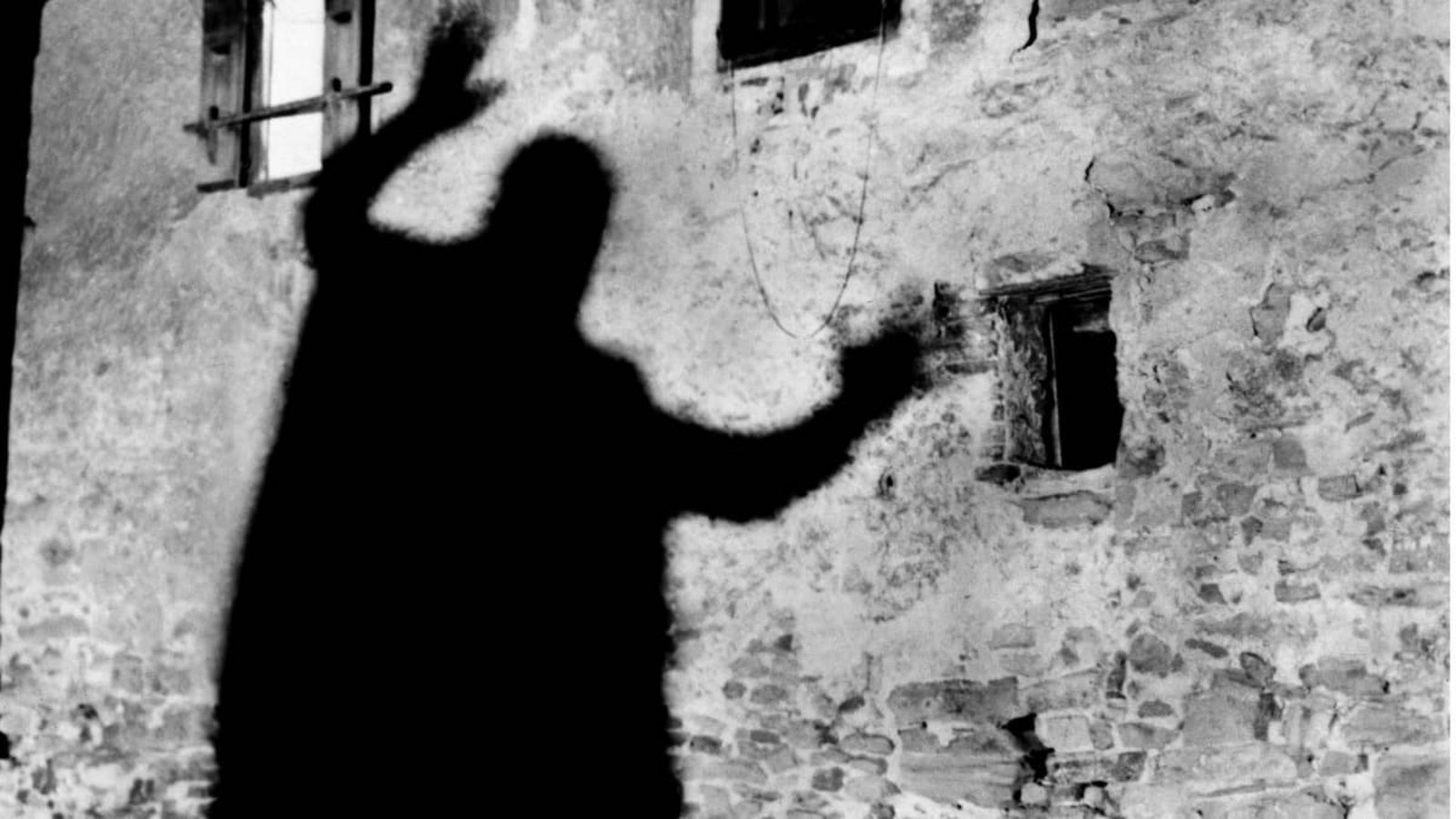 Untote Blutsauger: Nachts schleicht der Vampit umher, wenn seine nichts ahnenden Opfer schlafen, und labt sich an deren Lebenssaft.Imago/glasshouseimages Untote Blutsauger: Nachts schleicht der Vampit umher, wenn seine nichts ahnenden Opfer schlafen, und labt sich an deren Lebenssaft.Imago/glasshouseimages