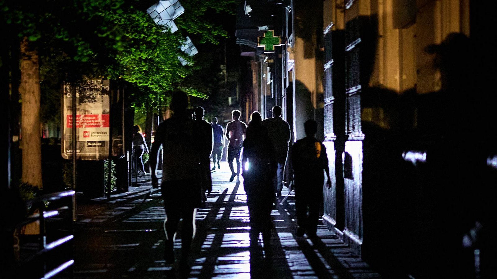 Der massive Stromausfall auf der Iberischen Halbinsel Ende April ist laut Bericht der spanischen Regierung durch Überspannung im Netz ausgelöst worden (Archivfoto).Foto: IMAGO/NurPhoto/IMAGO/Fermin Rodriguez Der massive Stromausfall auf der Iberischen Halbinsel Ende April ist laut Bericht der spanischen Regierung durch Überspannung im Netz ausgelöst worden (Archivfoto).Foto: IMAGO/NurPhoto/IMAGO/Fermin Rodriguez