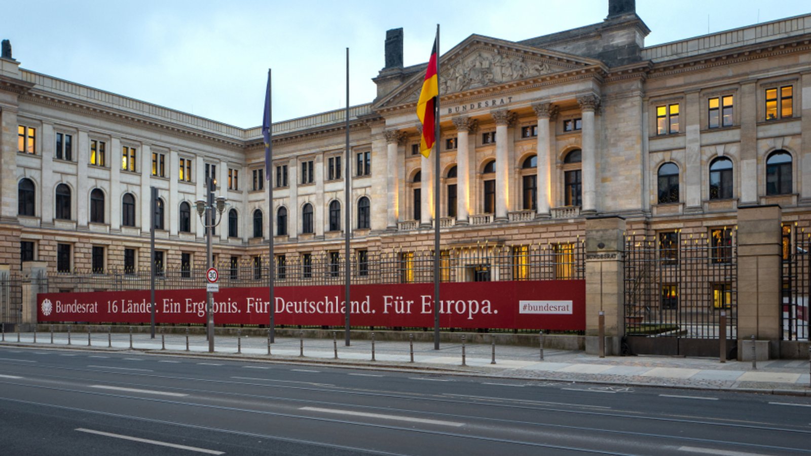 Neben dem Finanzpaket behandelt der Bundesrat am 21. März 2025 weitere 35 Tagesordnungspunkte.Foto: Werner Spremberg/ Shutterstock Neben dem Finanzpaket behandelt der Bundesrat am 21. März 2025 weitere 35 Tagesordnungspunkte.Foto: Werner Spremberg/ Shutterstock