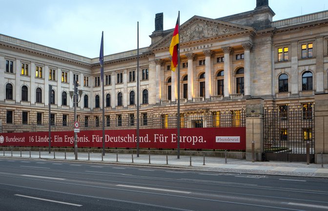 Neben dem Finanzpaket behandelt der Bundesrat am 21. März 2025 weitere 35 Tagesordnungspunkte.<span class='image-autor'>Foto: Werner Spremberg/ Shutterstock</span>