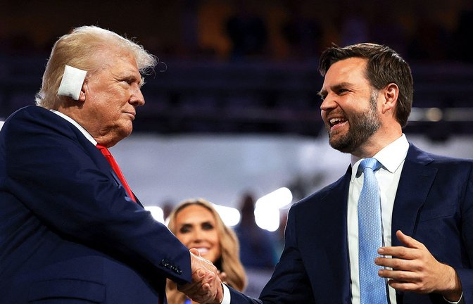 Donald Trump (links) mit seinem möglichen Vizepräsidenten J.D. Vance<span class='image-autor'>Foto: AFP/Joe Raedle</span>