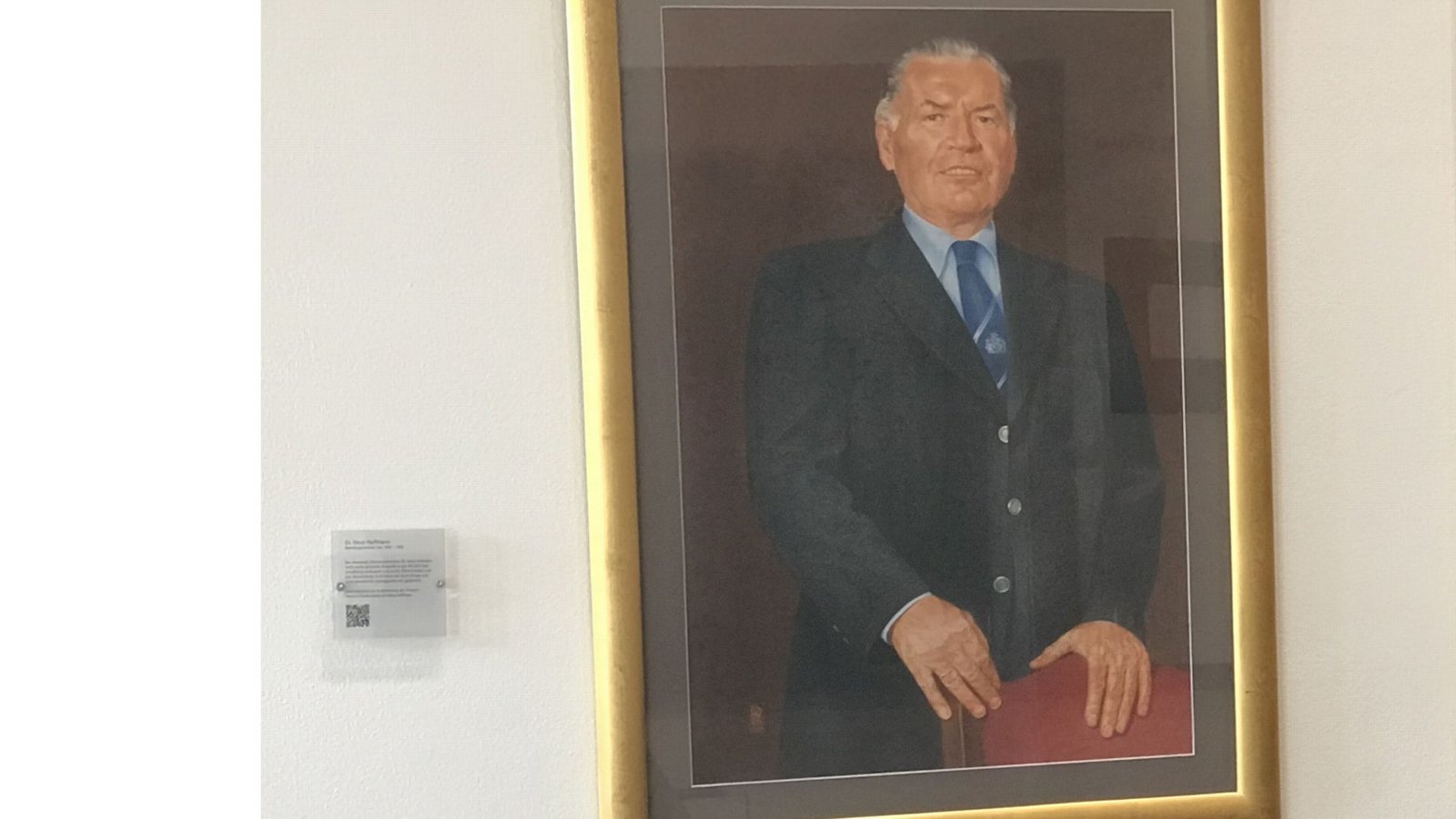 Das umstrittene Porträt im Heilbronner RathausFoto: Fritz-Kador/Brigitte Fritz-Kador Das umstrittene Porträt im Heilbronner RathausFoto: Fritz-Kador/Brigitte Fritz-Kador