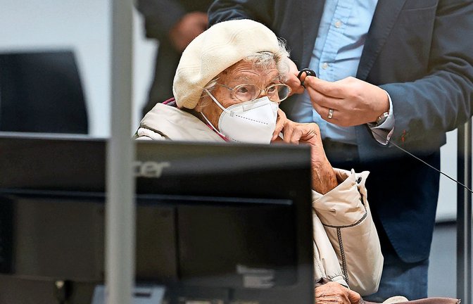 Die Angeklagte  2022 bei der Verhandlung vor dem  Landgericht Itzehoe.<span class='image-autor'>Foto: dpa/Christian Charisius</span>
