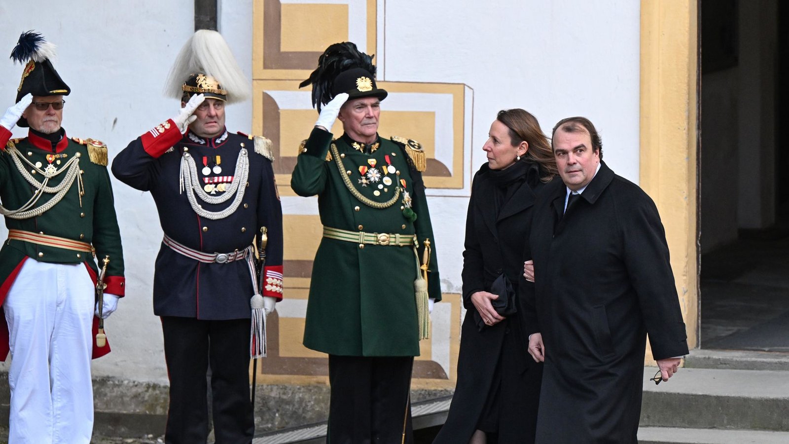 Philipp Fürst zu Hohenlohe-Langenburg und seine Frau SaskiaFoto: dpa/Bernd Weißbrod Philipp Fürst zu Hohenlohe-Langenburg und seine Frau SaskiaFoto: dpa/Bernd Weißbrod