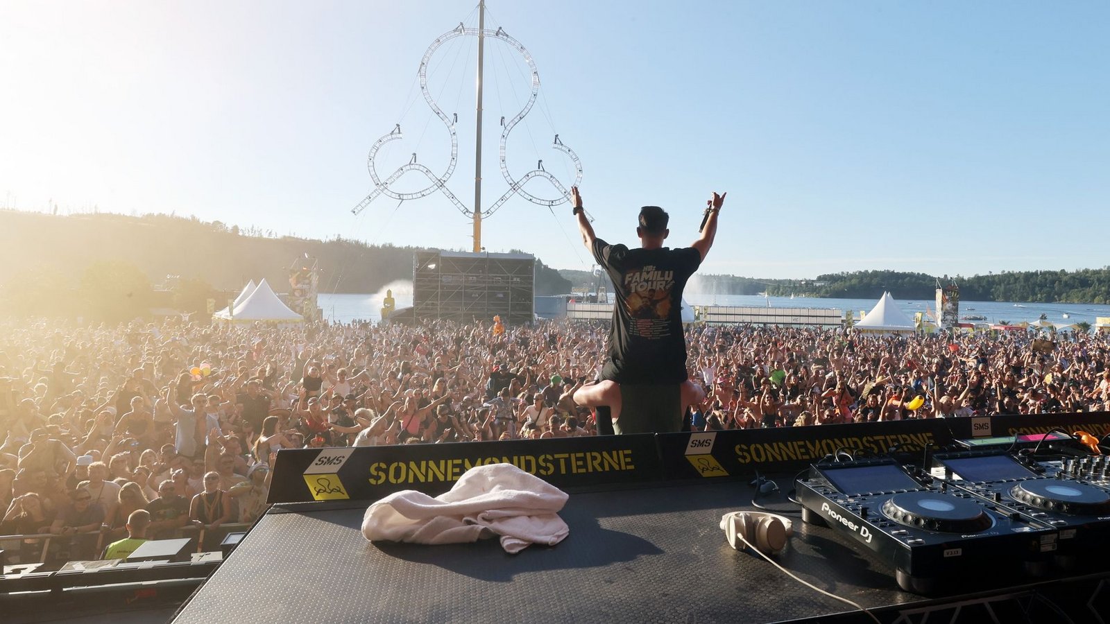 Auf Festivals können Musikfans auch neue Künstlerinnen und Künstler entdecken. (Archivbild)Foto: Bodo Schackow/dpa