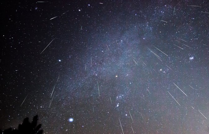 Erfahren Sie, wann genau die Perseiden-Sternschnuppennacht im August stattfindet, was den Meteorschauer verursacht und die wichtigsten Tipps für die Nacht.<span class='image-autor'>Foto: Genevieve de Messieres / Shutterstock.com</span>