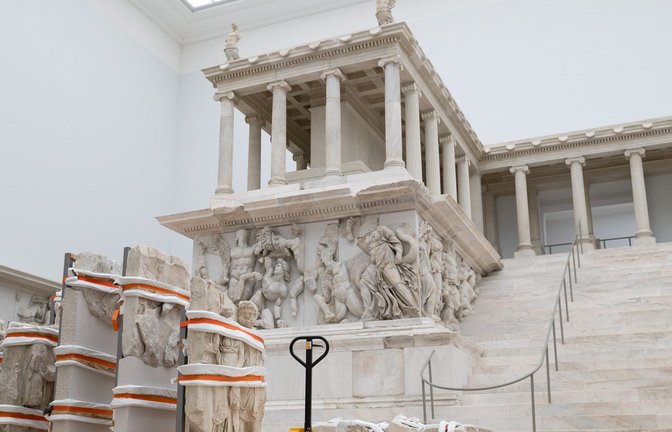 Derzeit für Besucher geschlossen: der berühmte Pergamonaltar. (Archivbild)<span class='image-autor'>Foto: Markus Lenhardt/dpa</span>