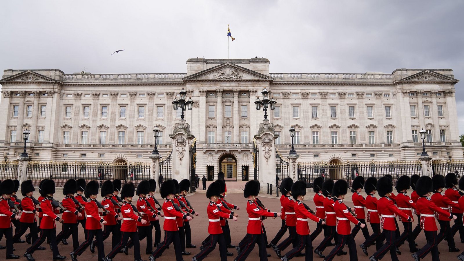 Der Monarch will nach der Renovierung des berühmten Buckingham-Palastes nicht dort wohnen. (Archivbild)Foto: Ben Whitley/PA/AP/dpa Der Monarch will nach der Renovierung des berühmten Buckingham-Palastes nicht dort wohnen. (Archivbild)Foto: Ben Whitley/PA/AP/dpa