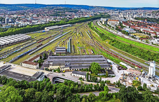 Auf den bisherigen Gleisflächen soll nach dem Willen der Stadt Stuttgart ein neues Wohnviertel entstehen. Ein Bundesgesetz macht das unmöglich.<span class='image-autor'>Foto: imago//Arnulf Hettrich</span>