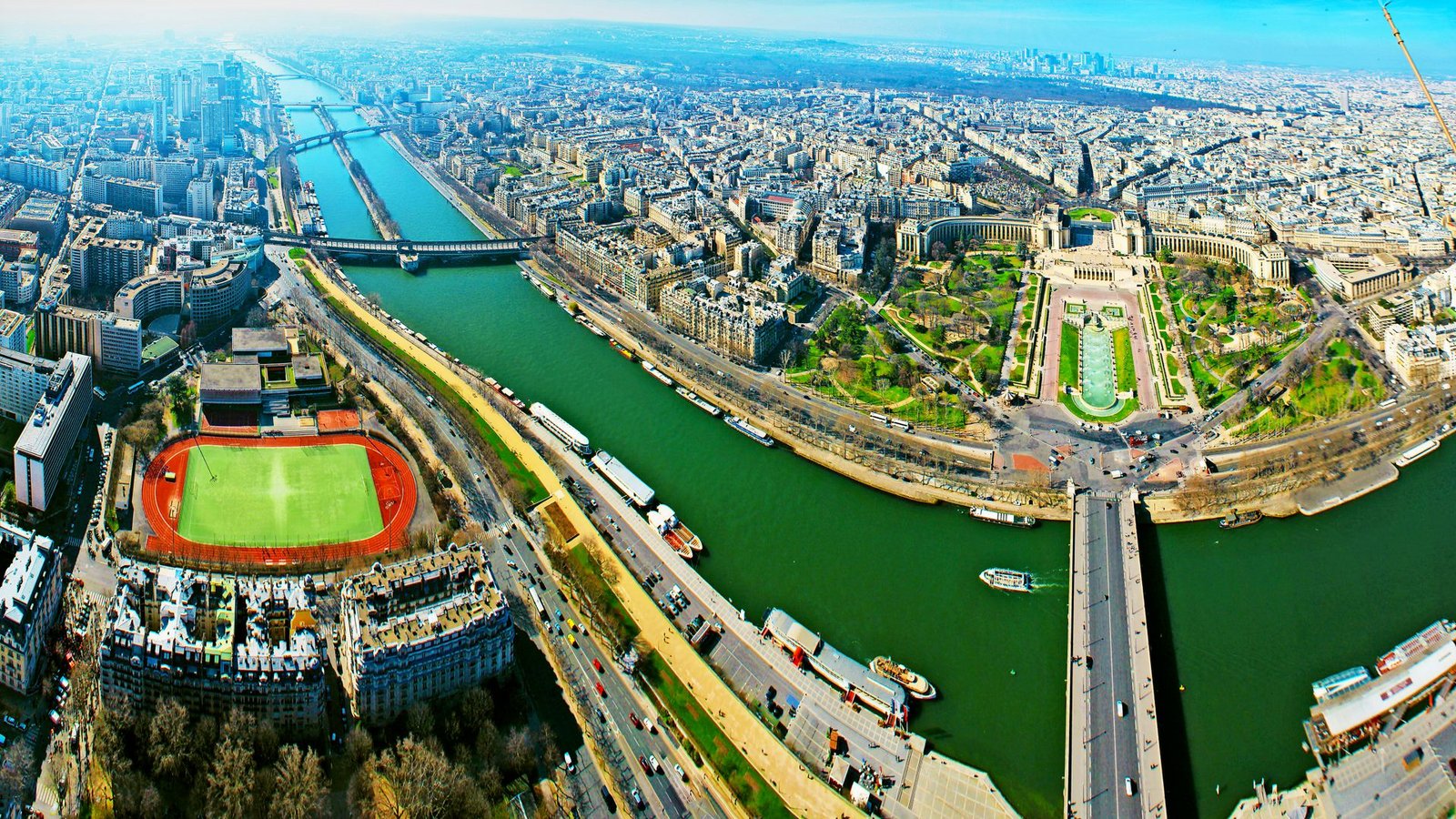 Blick auf Paris von oben: In der Metropolesoll es mehr Grünflächen, Parks und Bäume geben, die bei Temperaturen von bis zu 45 Grad Rückzugsmöglichkeiten bieten.Foto: imago/kanzilyou Blick auf Paris von oben: In der Metropolesoll es mehr Grünflächen, Parks und Bäume geben, die bei Temperaturen von bis zu 45 Grad Rückzugsmöglichkeiten bieten.Foto: imago/kanzilyou