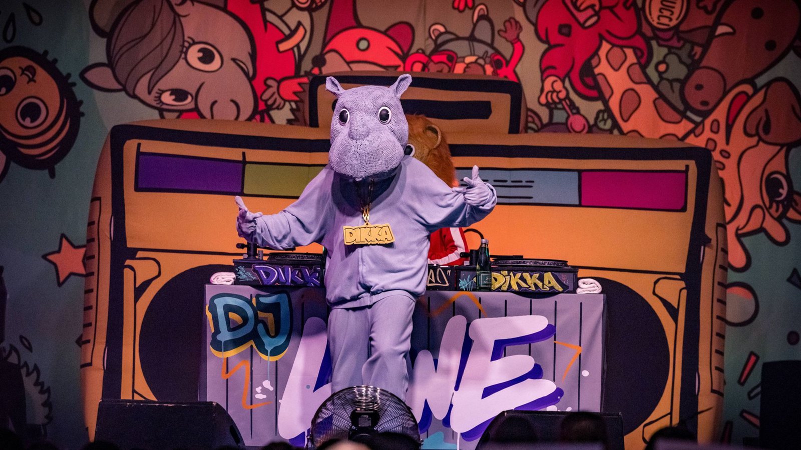 Kinderrapper Dikka bringt Kids das Beatboxen bei. (Archivbild)Foto: IMAGO/HMB-Media Kinderrapper Dikka bringt Kids das Beatboxen bei. (Archivbild)Foto: IMAGO/HMB-Media