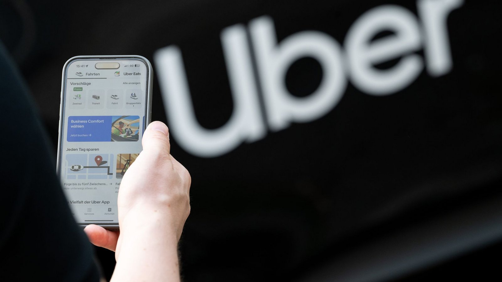 Uber führt in Deutschland eine neue In-App-Funktion ein, die es Fahrgästen erlaubt, während der Fahrt den Ton im Fahrzeug aufzuzeichnen. (Symbolbild)Foto: Sebastian Gollnow/dpa