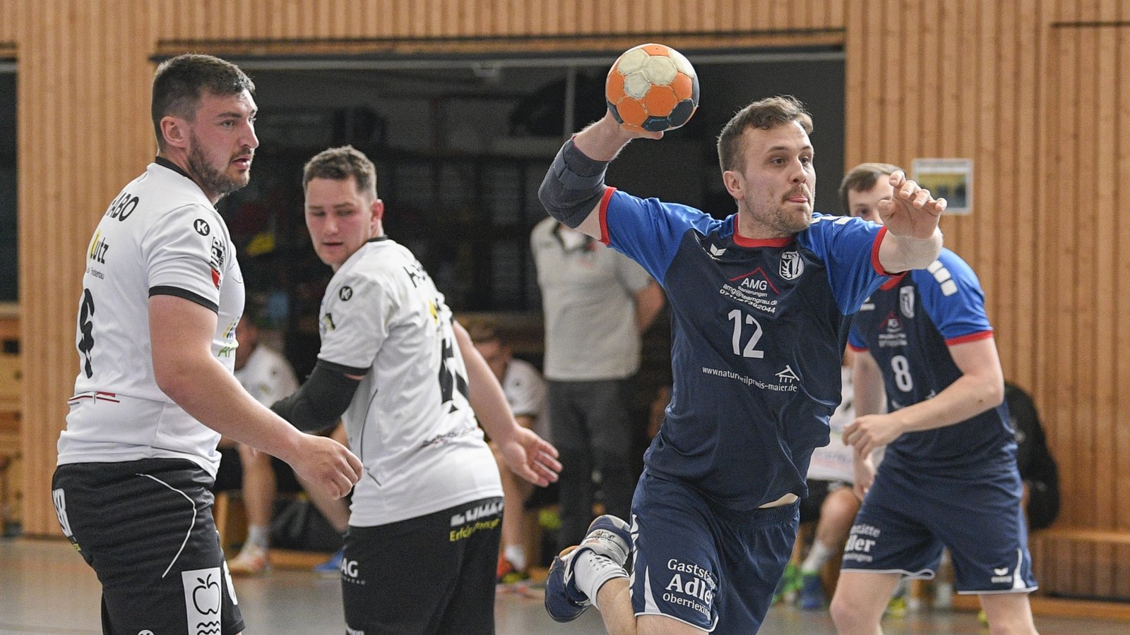 Eine Energieleistung beschert Tobias Rothacker (rechts) mit dem TSV Oberriexingen einen Heimsieg gegen den Tabellenführer aus Bietigheim. Foto: Archiv/Leitner
